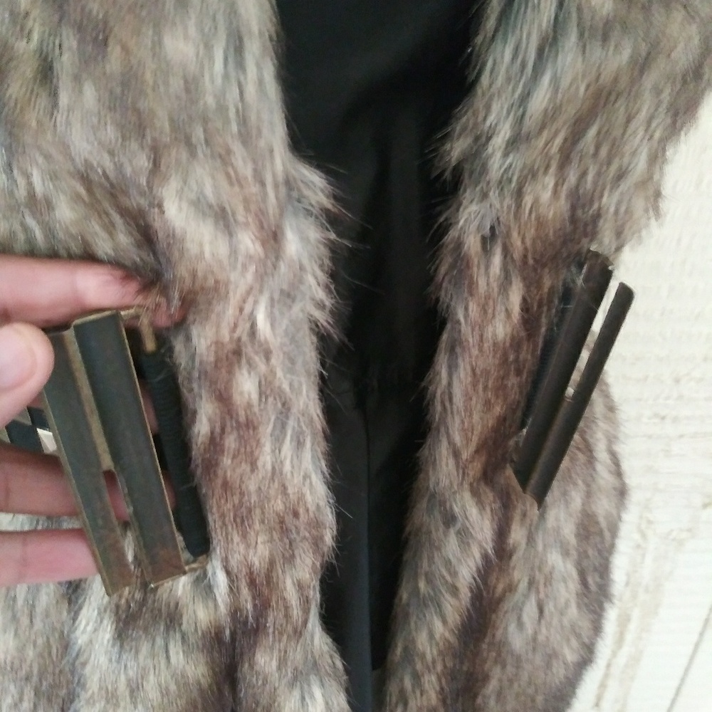 BNWT Faux Fur Edgy Stylish vest - Picture 8 of 8